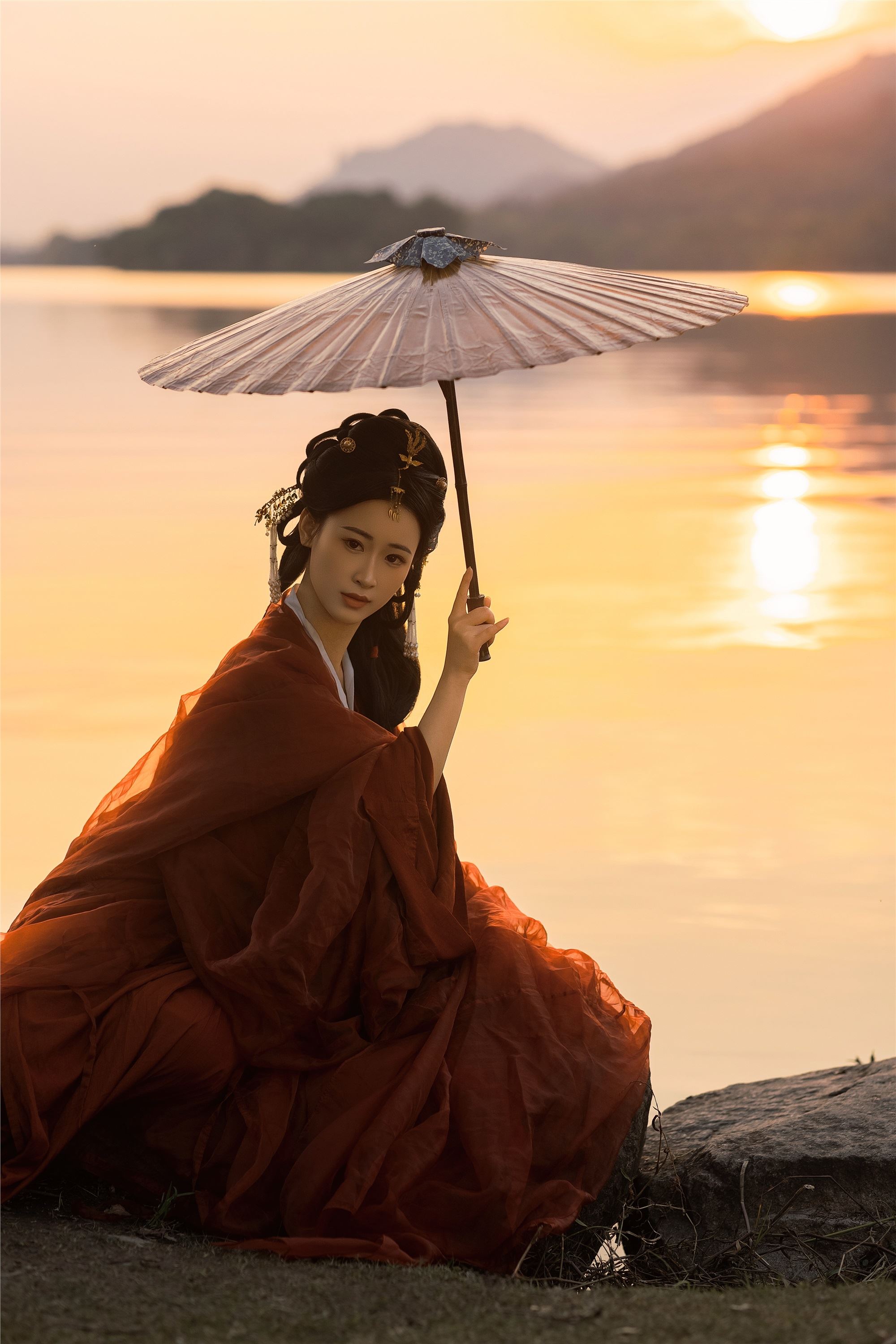 YITUYU艺图语 2025.01.27 落日熔金 江月月月